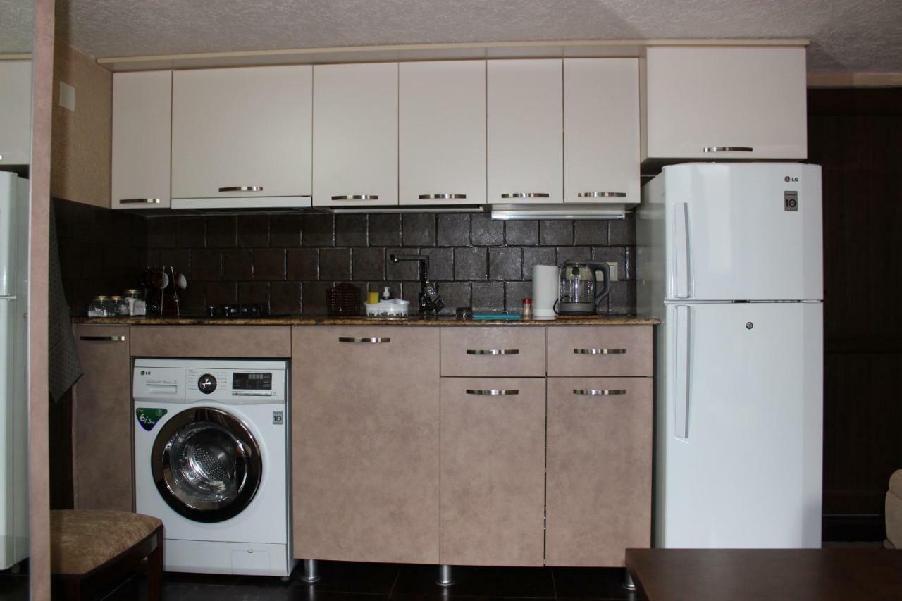 Apartment Anzi Батуми Экстерьер фото